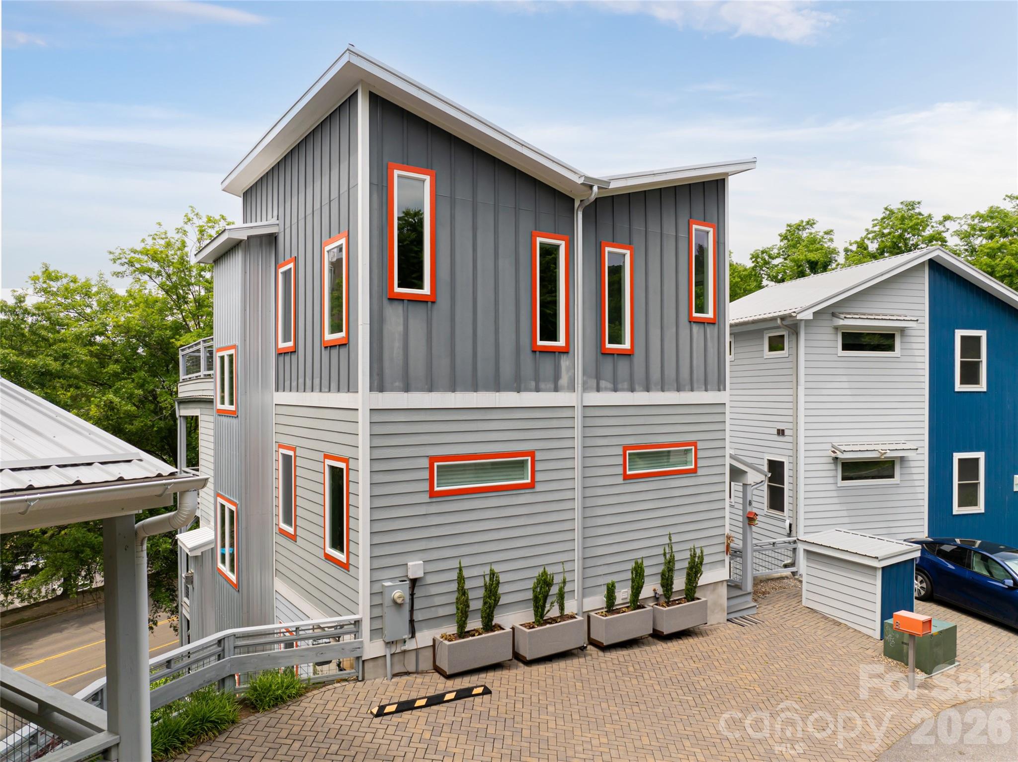8 Birdhouse Row — Asheville