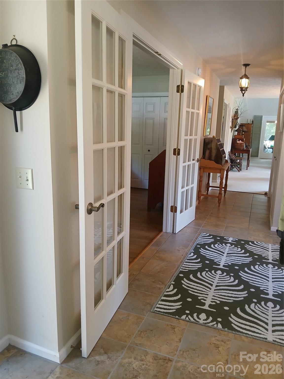 304 red oak Drive — Hendersonville