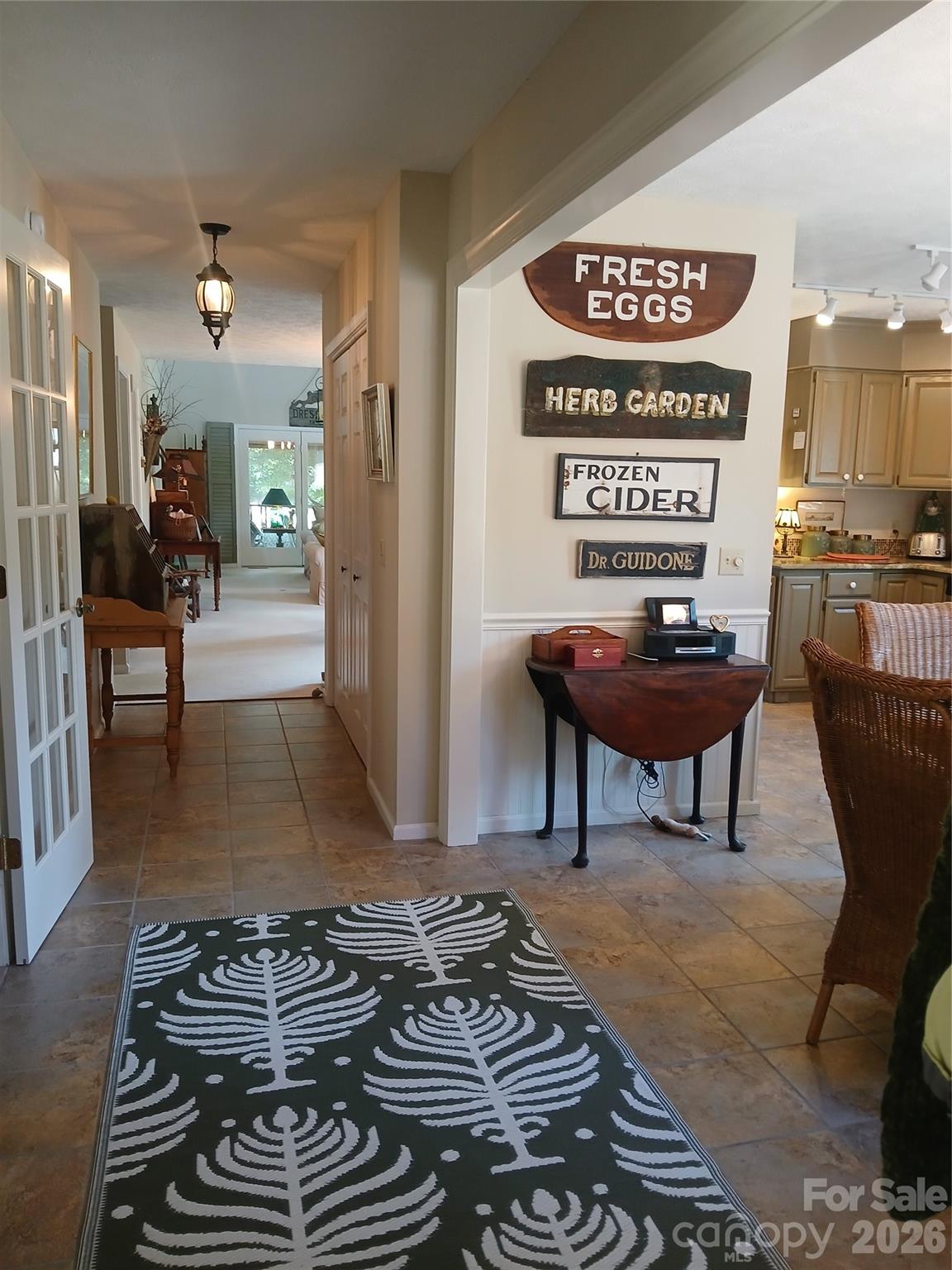 304 red oak Drive — Hendersonville