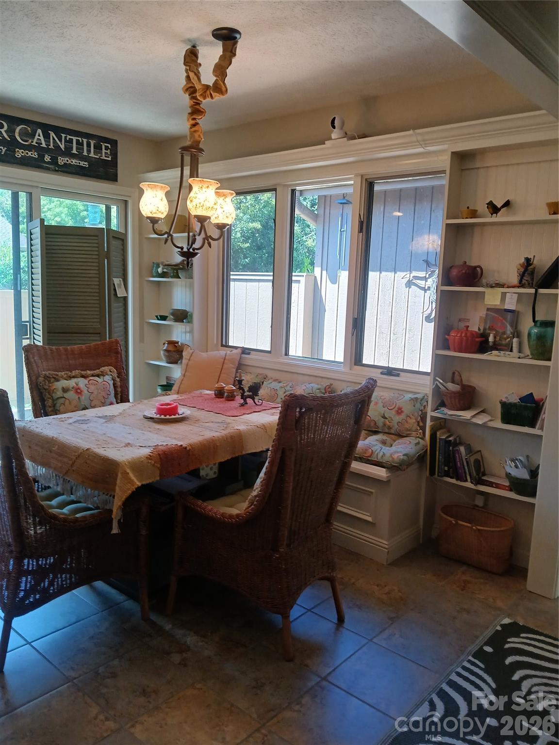 304 red oak Drive — Hendersonville