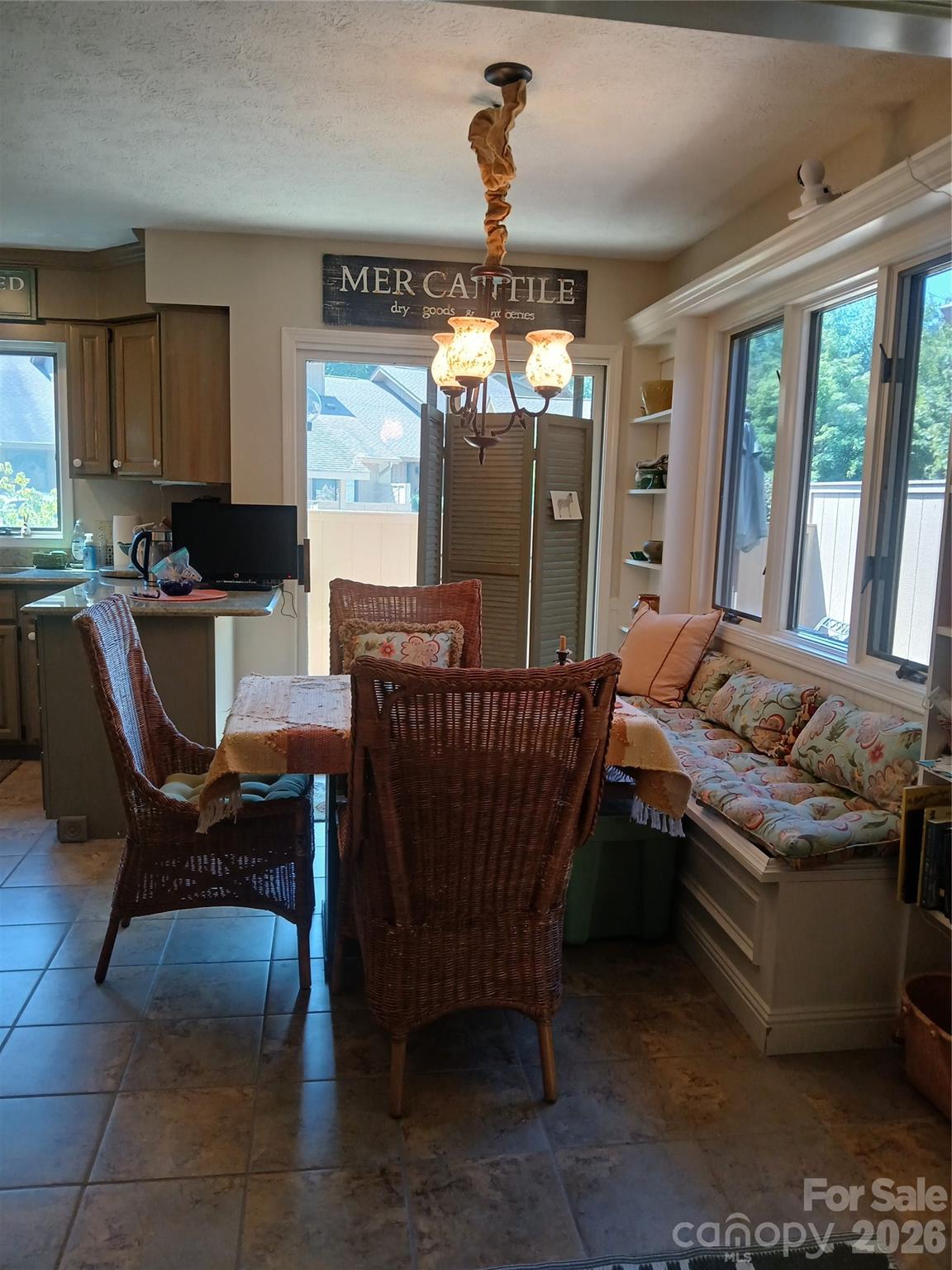 304 red oak Drive — Hendersonville