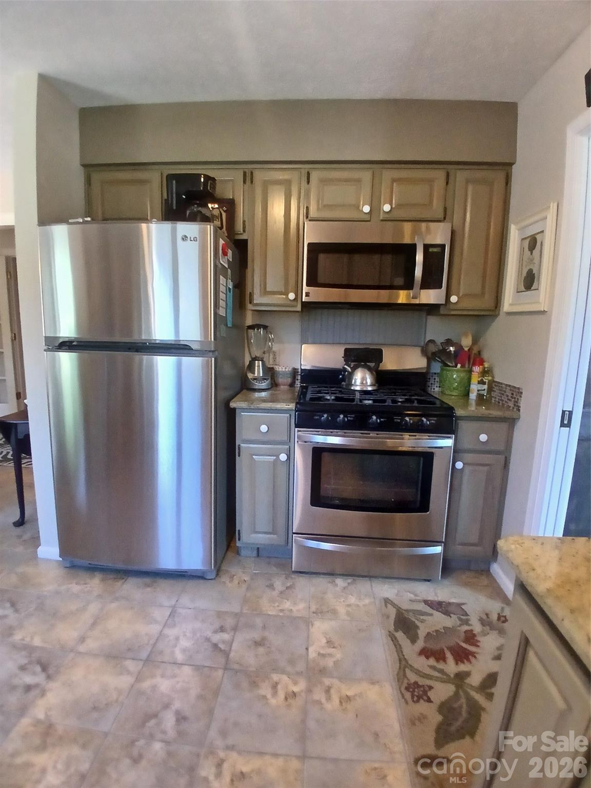304 red oak Drive — Hendersonville