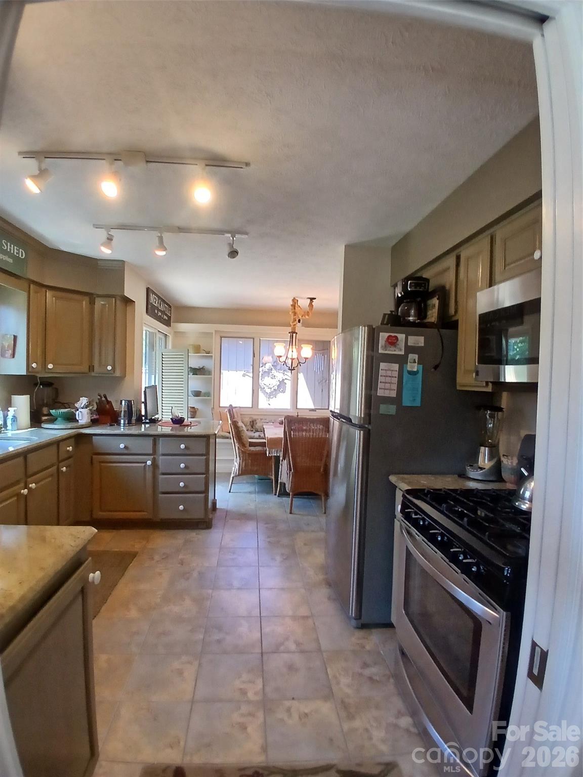 304 red oak Drive — Hendersonville