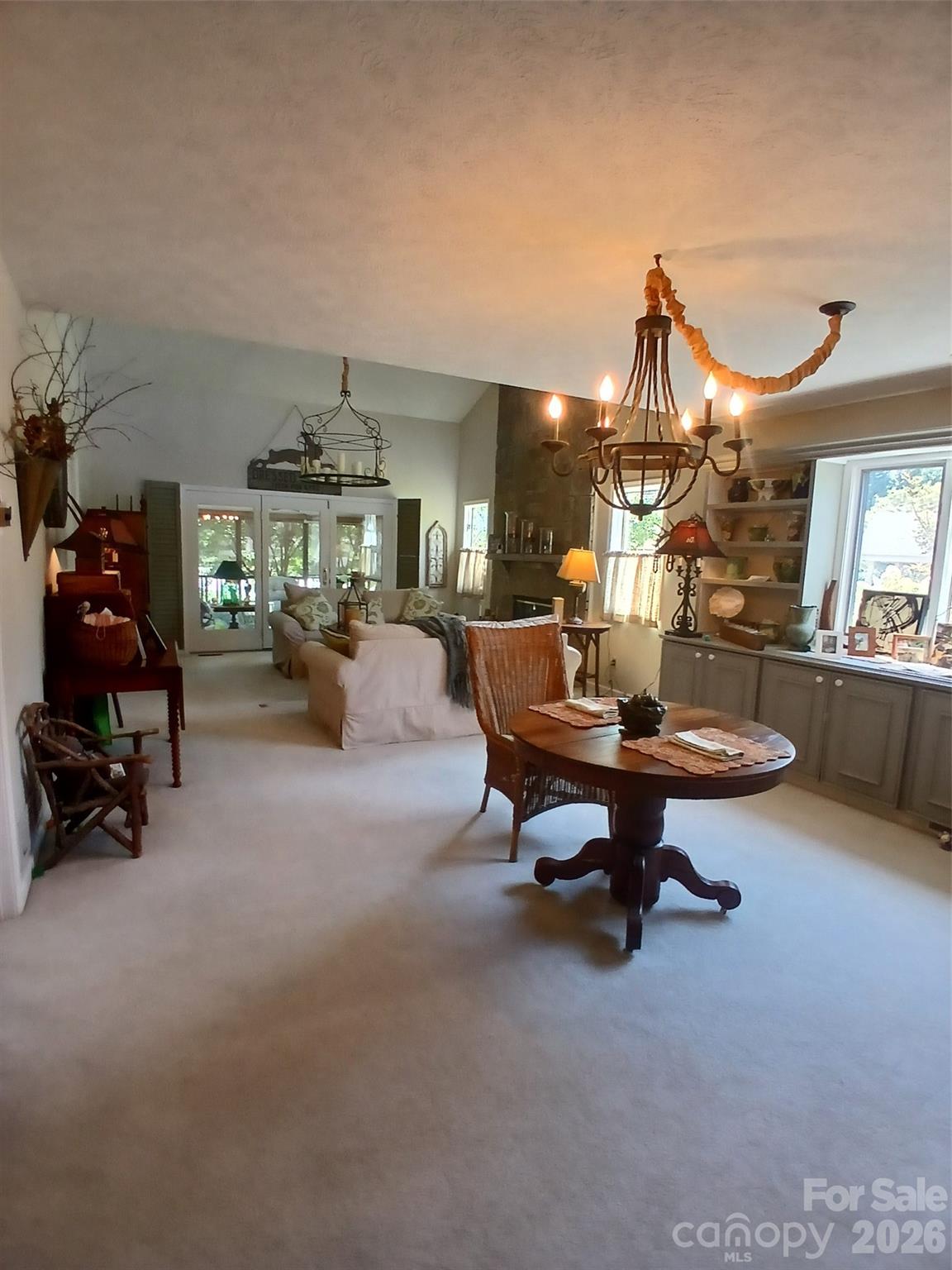 304 red oak Drive — Hendersonville