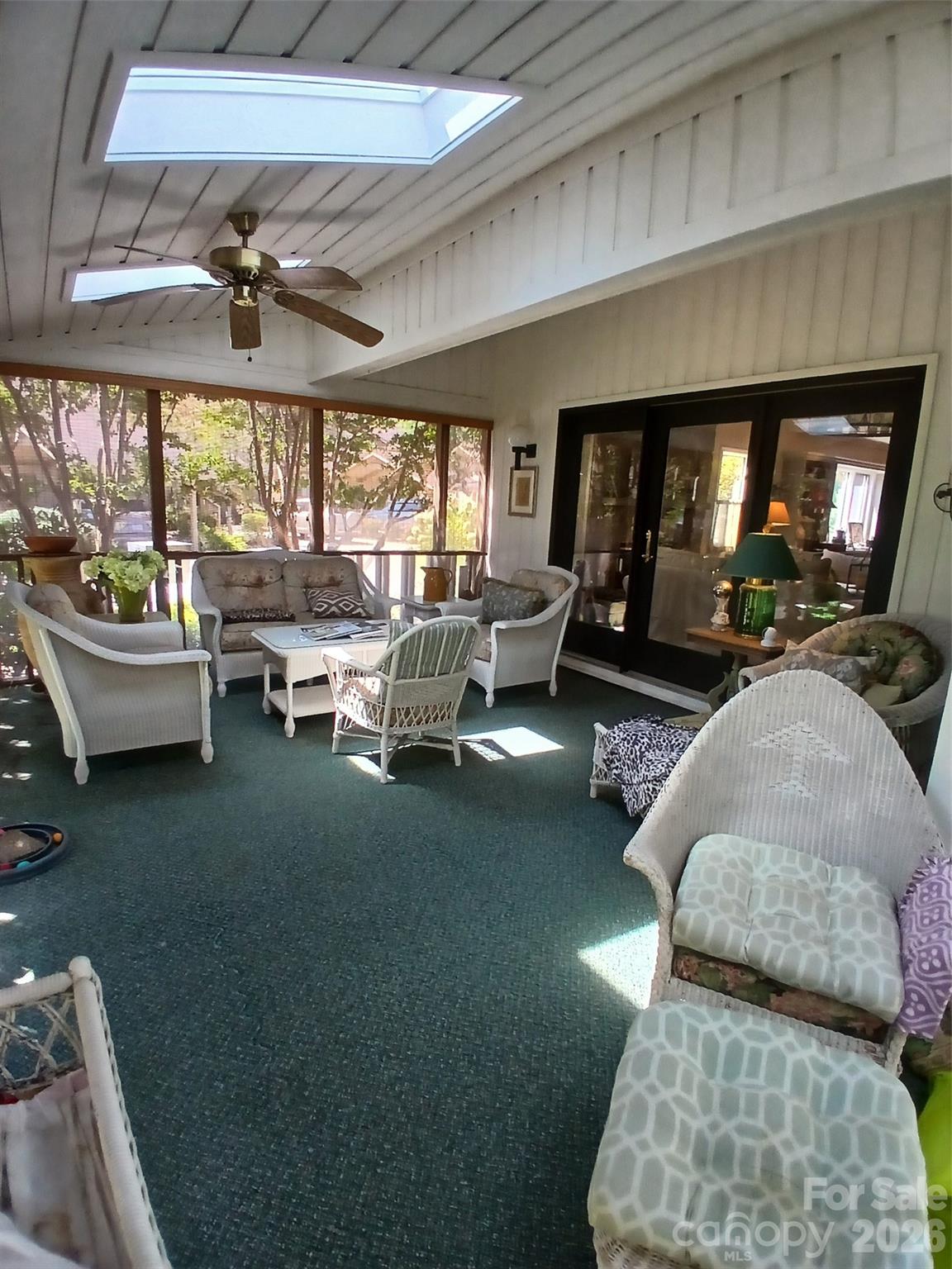 304 red oak Drive — Hendersonville