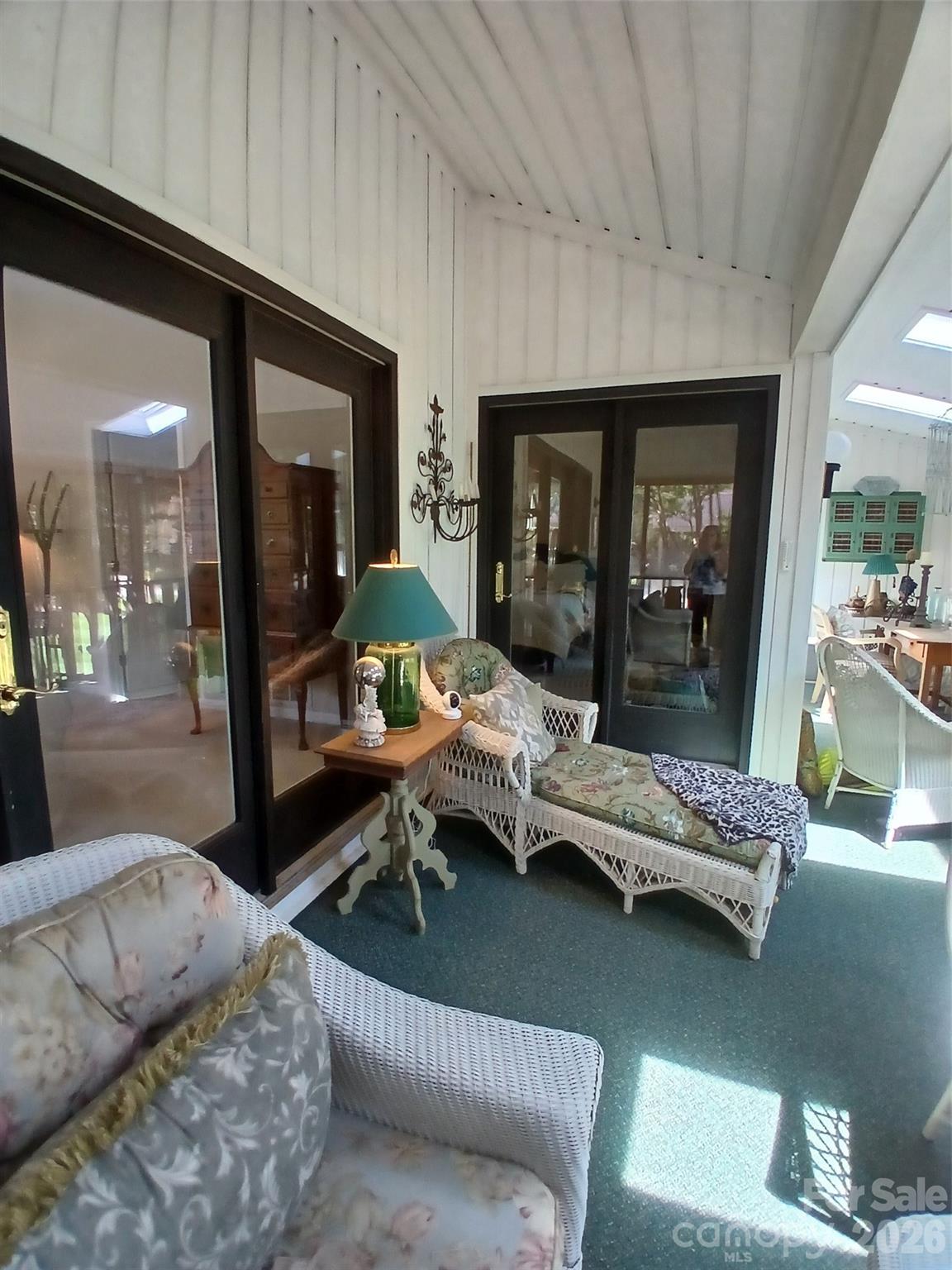 304 red oak Drive — Hendersonville