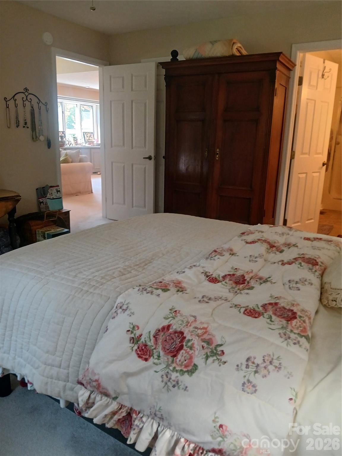 304 red oak Drive — Hendersonville