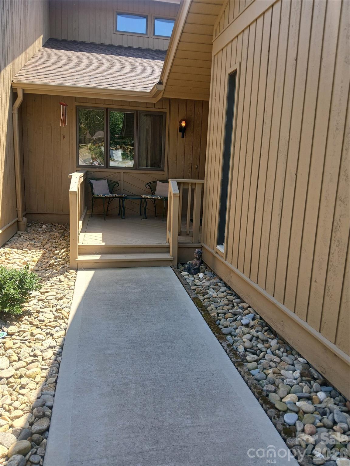 304 red oak Drive — Hendersonville
