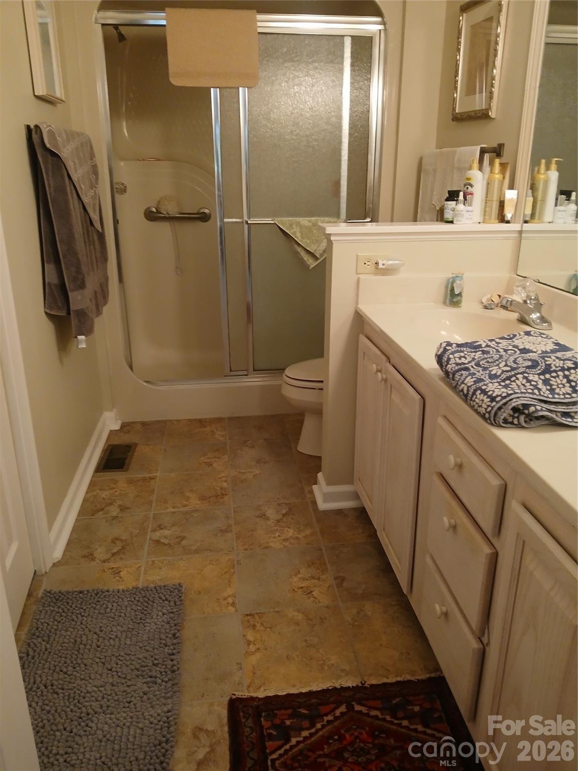 304 red oak Drive — Hendersonville