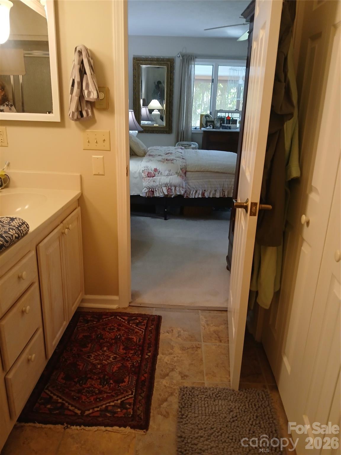 304 red oak Drive — Hendersonville