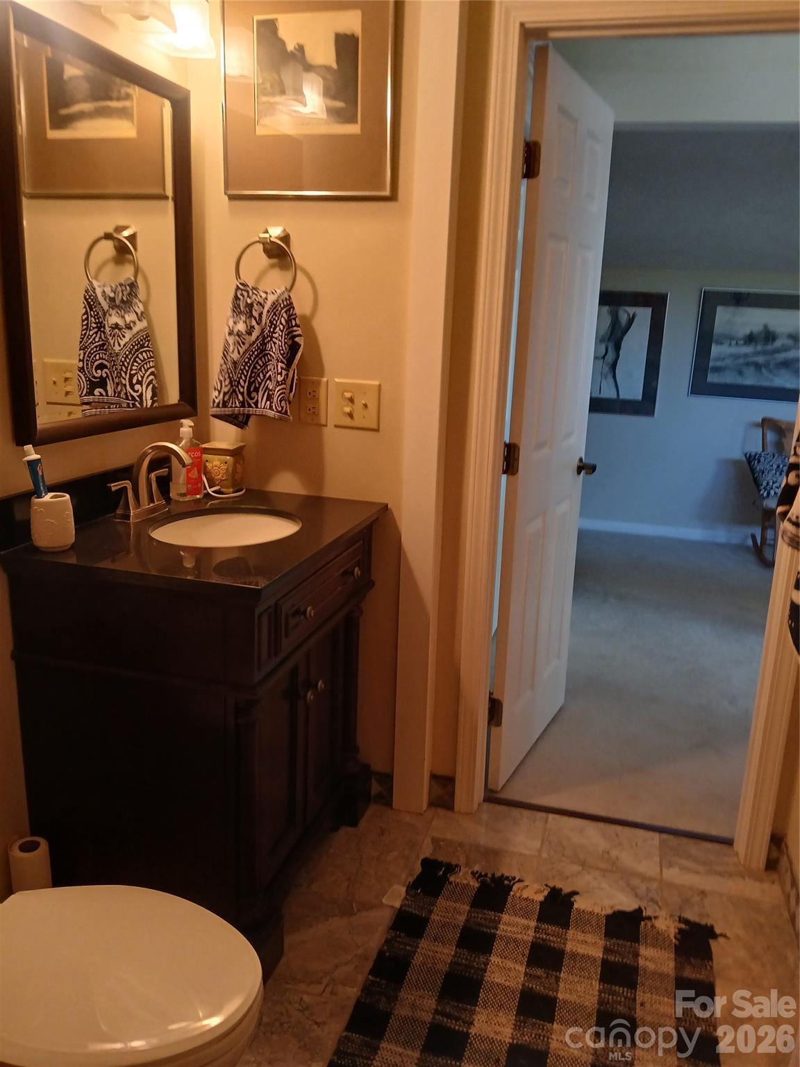 304 red oak Drive — Hendersonville