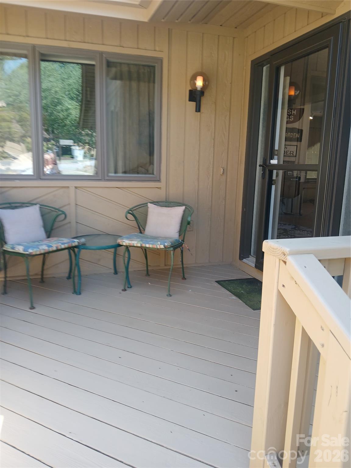 304 red oak Drive — Hendersonville
