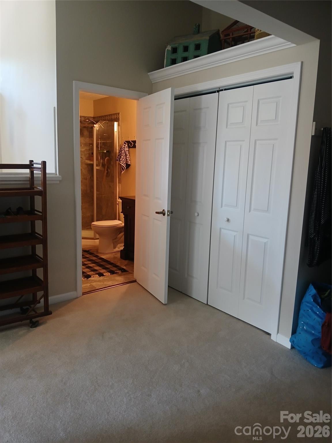 304 red oak Drive — Hendersonville