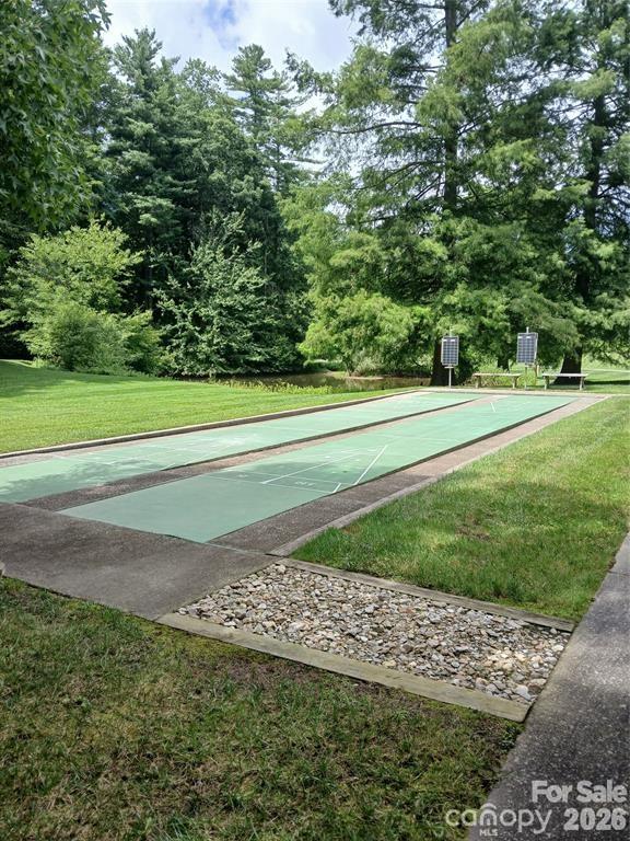 304 red oak Drive — Hendersonville
