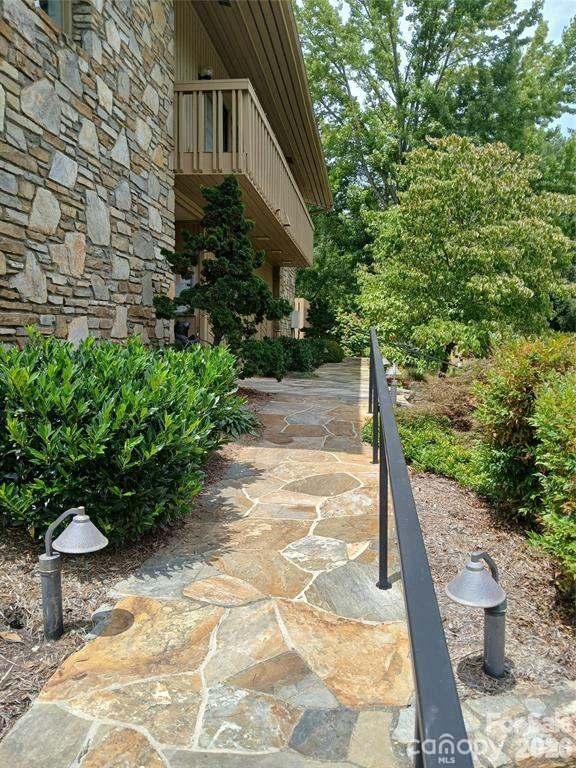 304 red oak Drive — Hendersonville