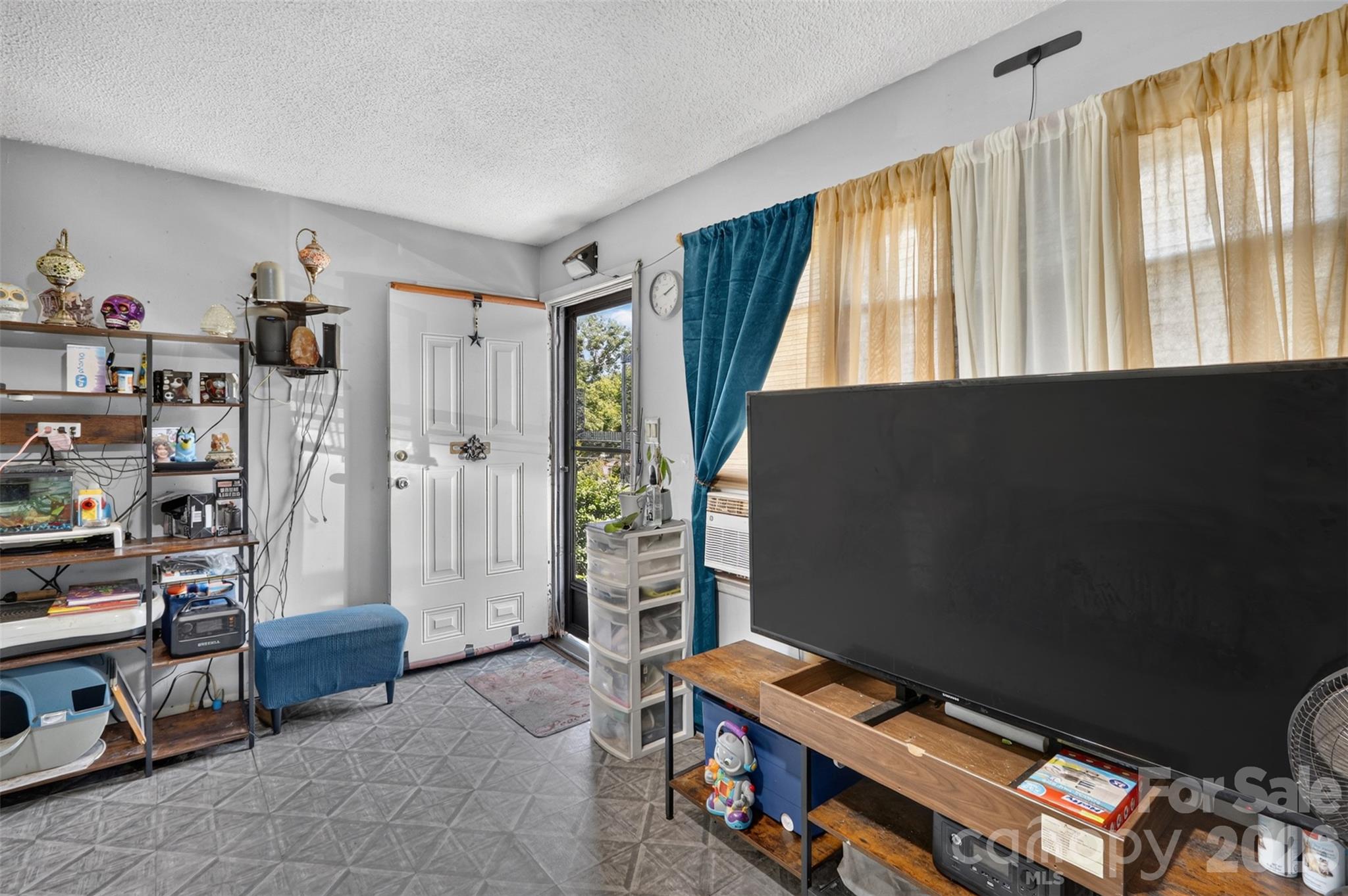 521 Lee Drive — Shelby