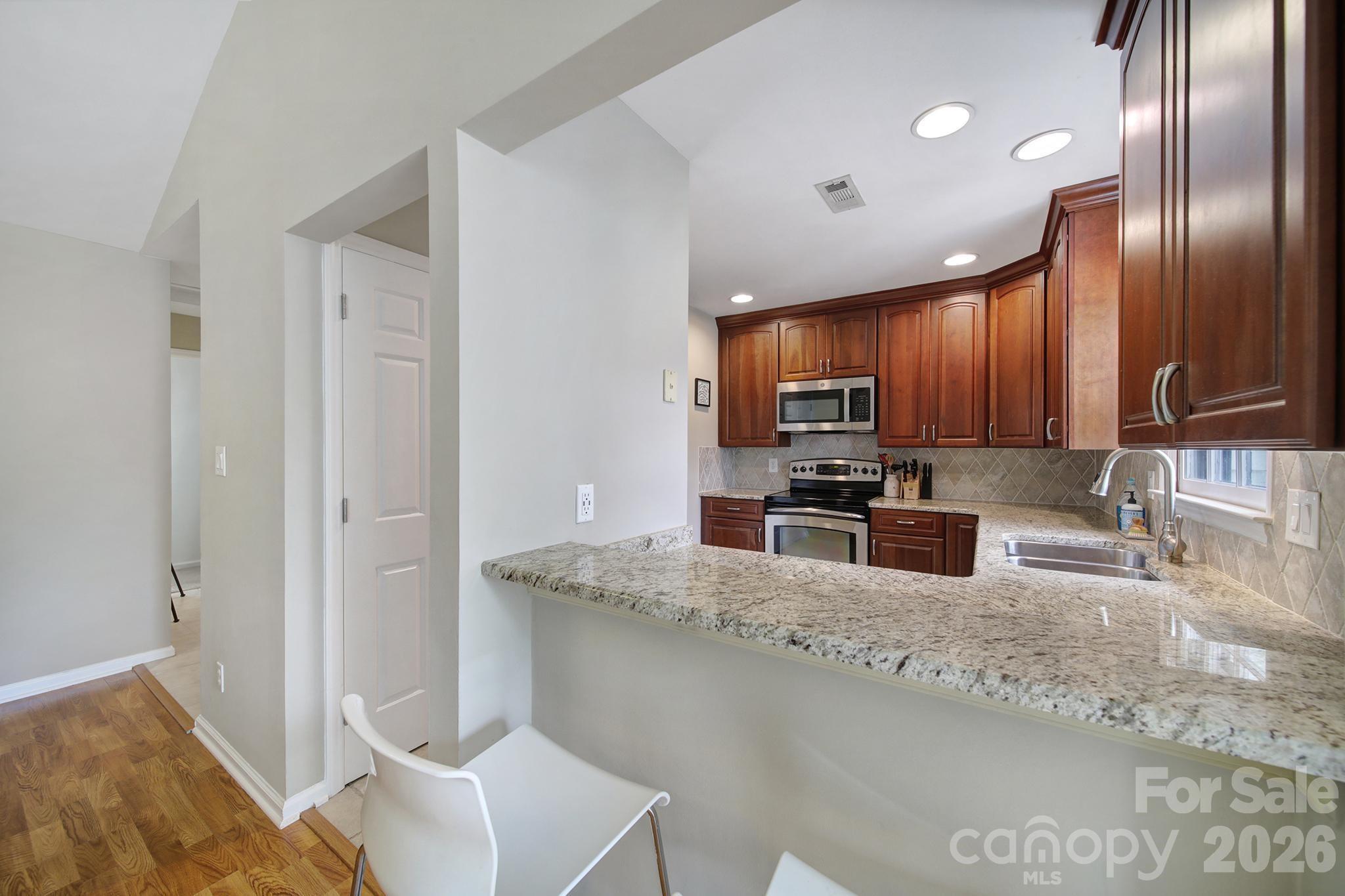 3208 Selwyn Farms Lane #6 — Charlotte