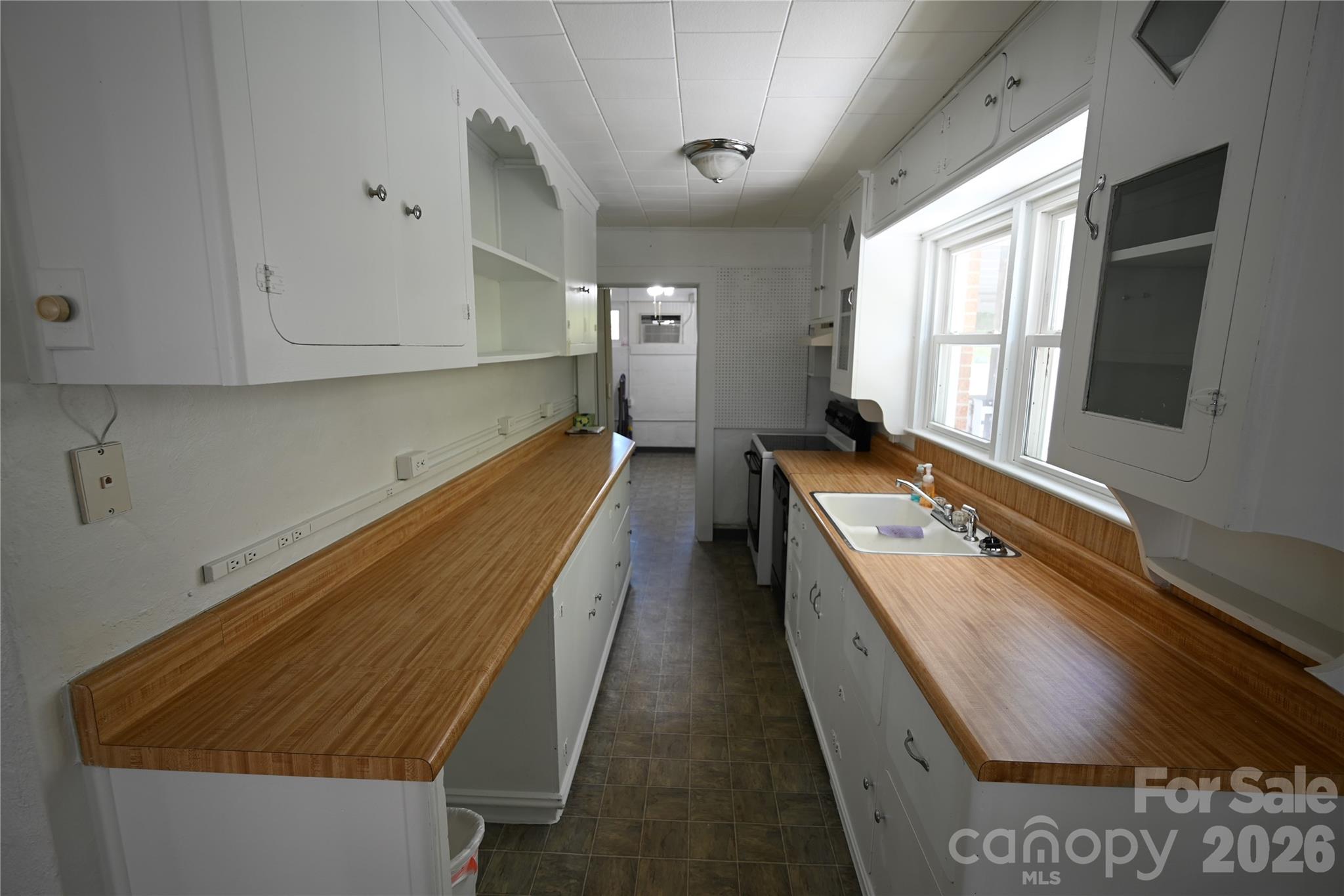 105 Owens Avenue NE — Drexel