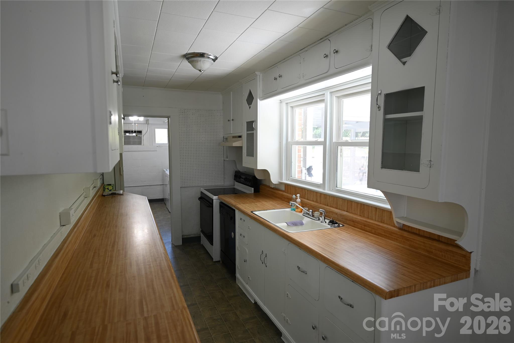 105 Owens Avenue NE — Drexel