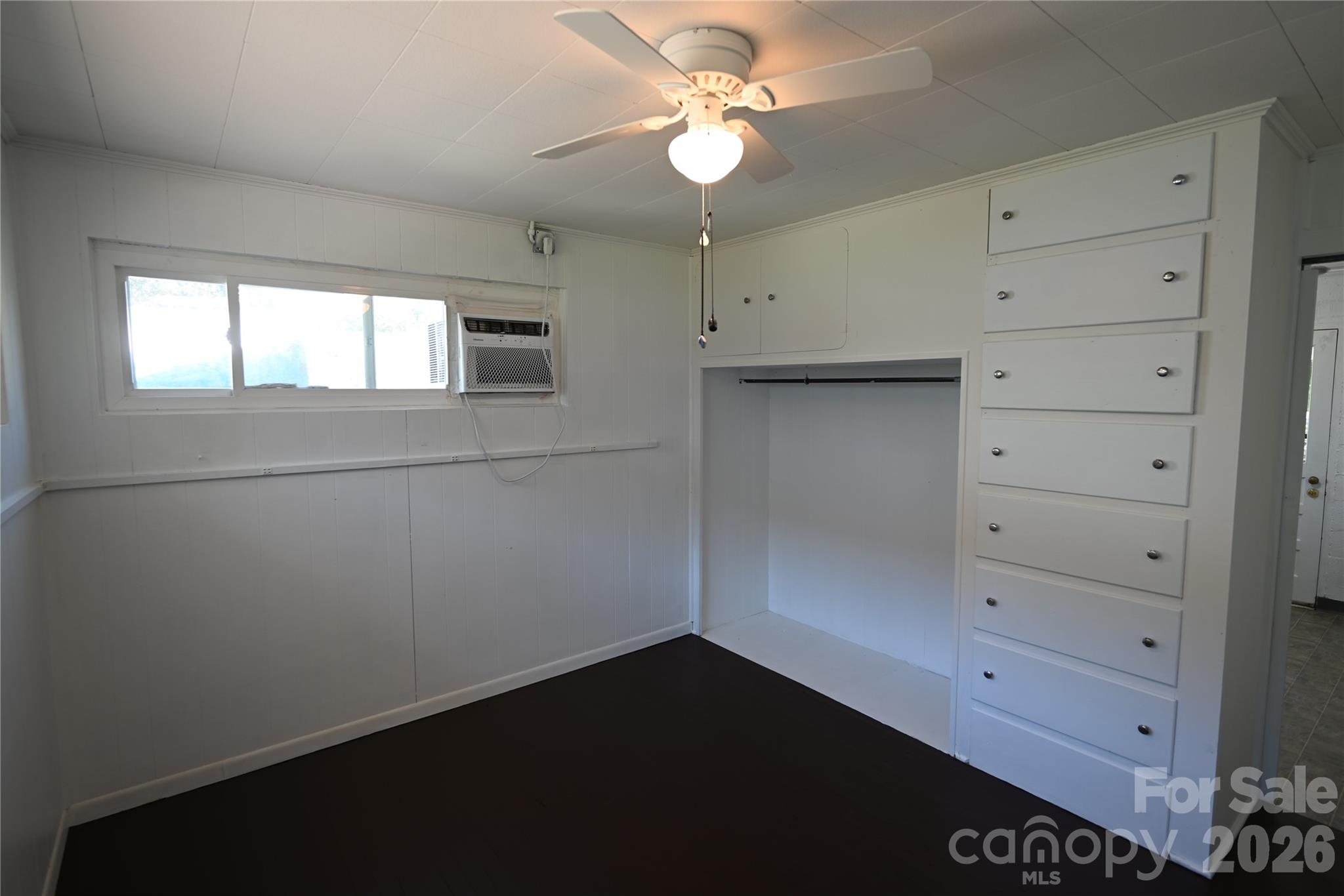105 Owens Avenue NE — Drexel
