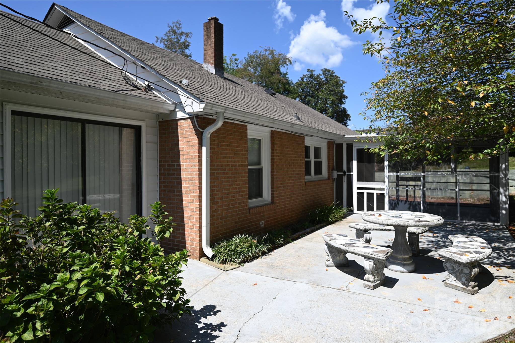 105 Owens Avenue NE — Drexel