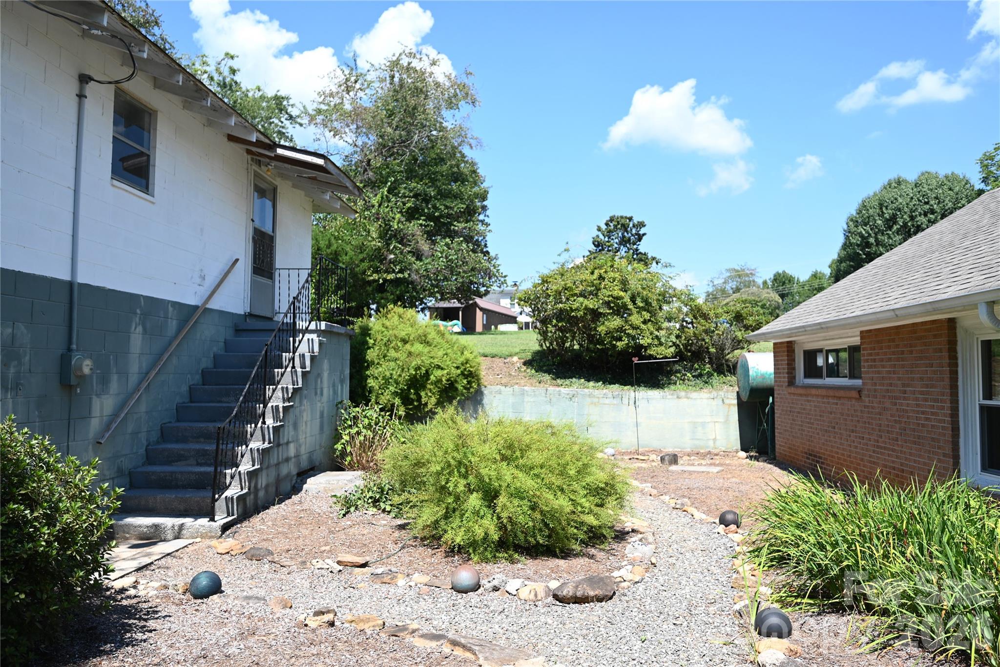105 Owens Avenue NE — Drexel