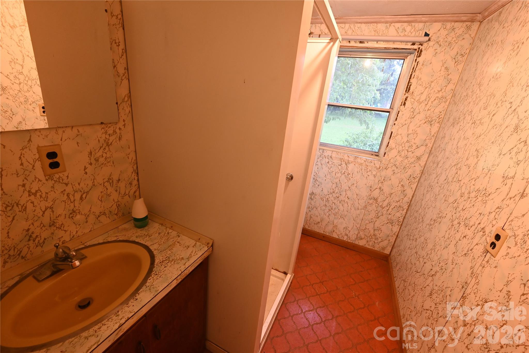 105 Owens Avenue NE — Drexel