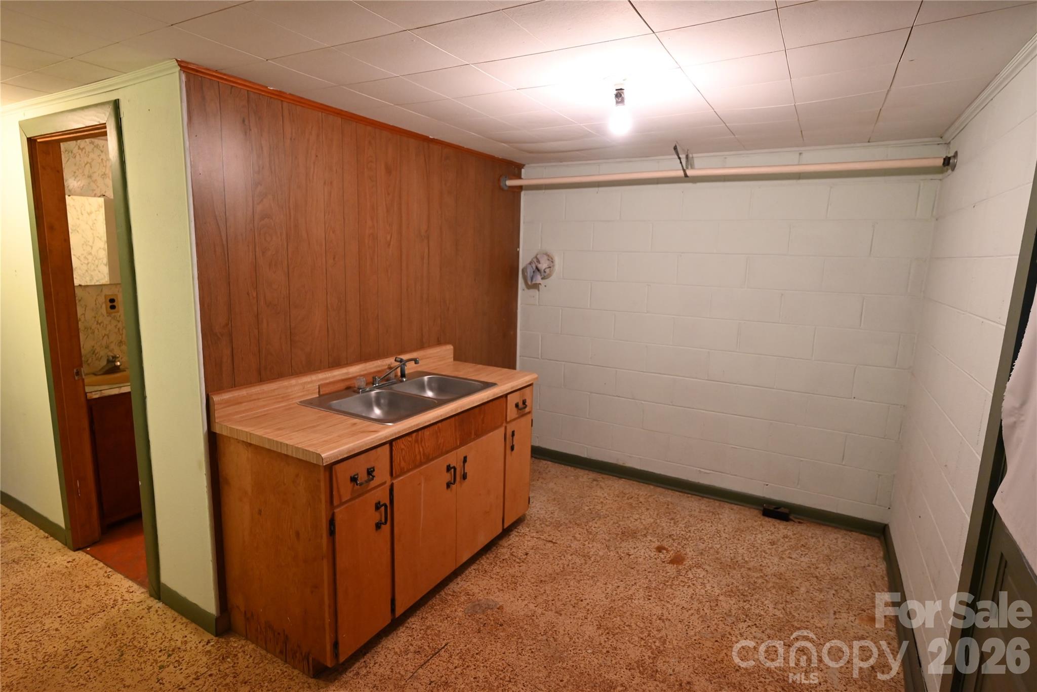 105 Owens Avenue NE — Drexel