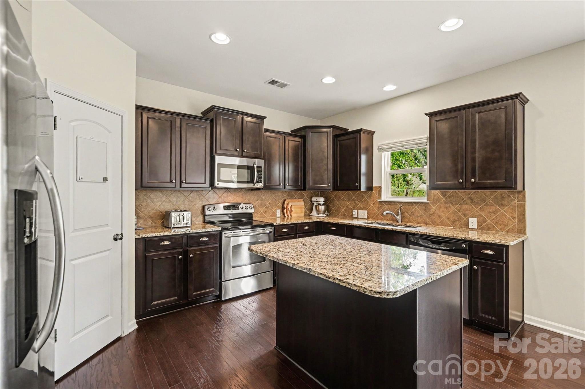 6918 Barefoot Forest Drive — Charlotte