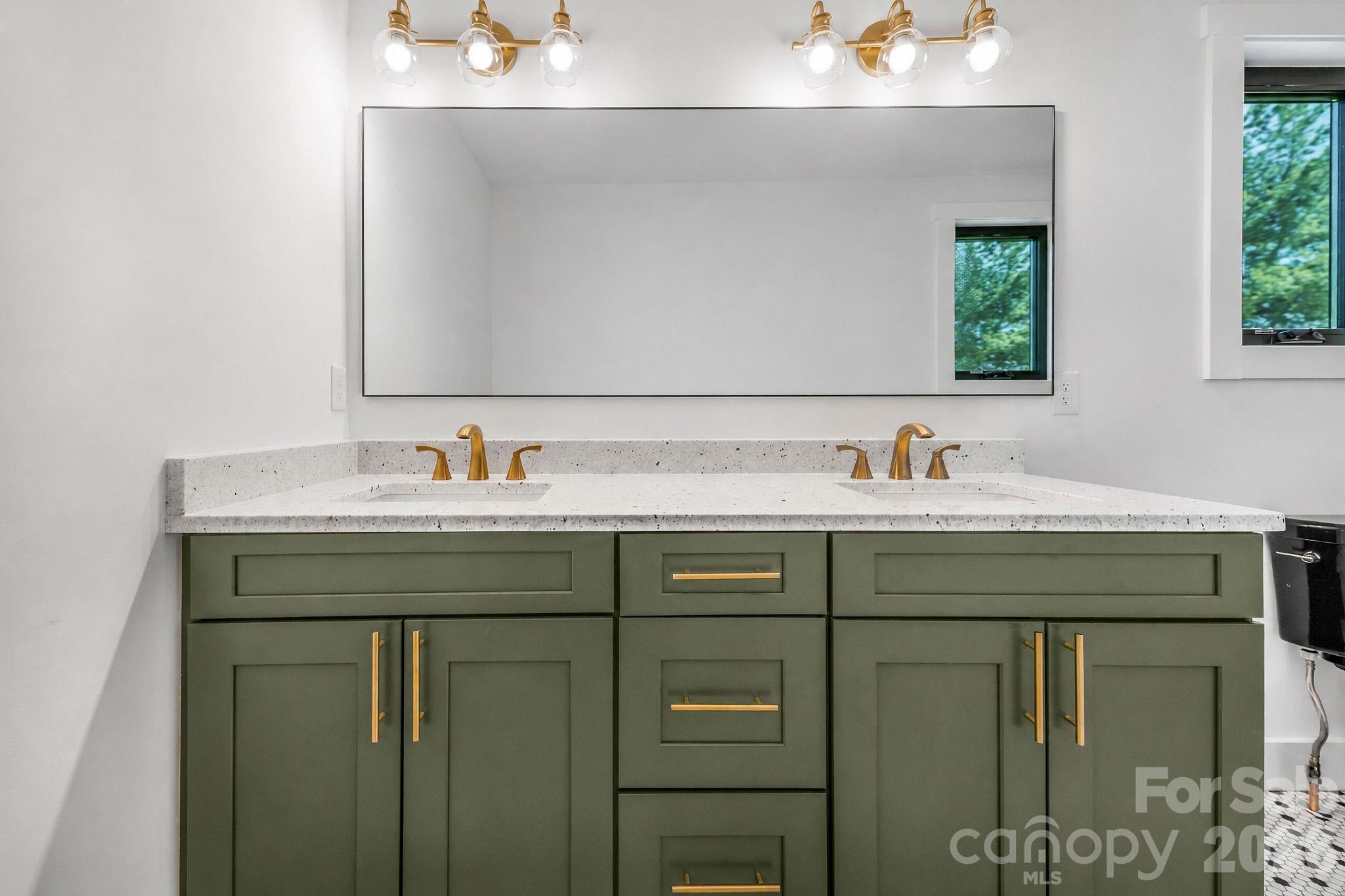 138 Shiloh Road — Asheville