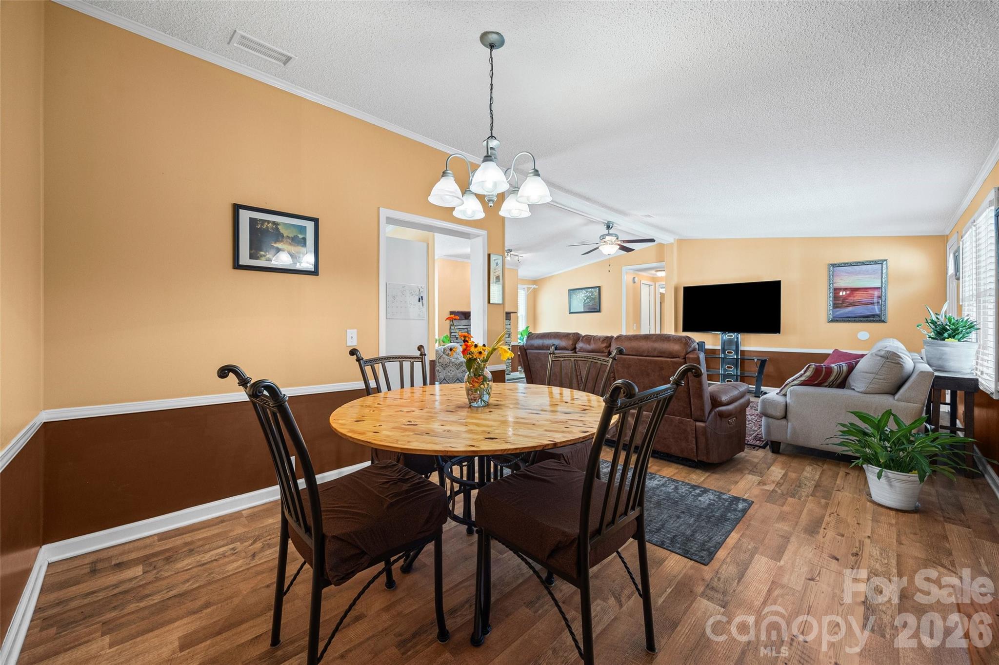 6215 Barclay Lane — Clover