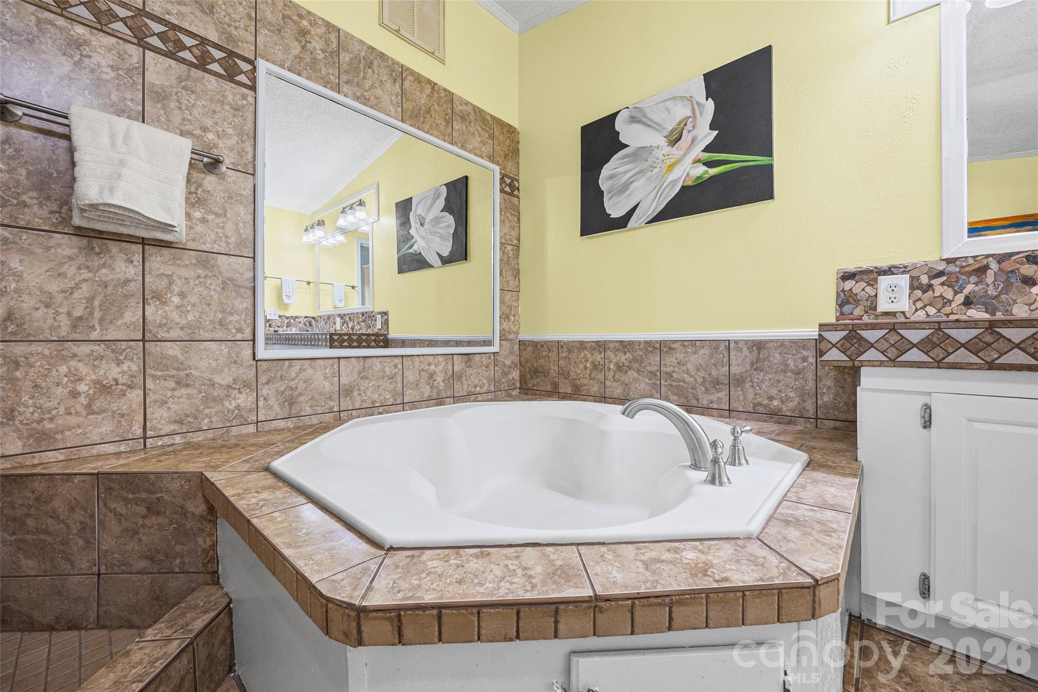 6215 Barclay Lane — Clover