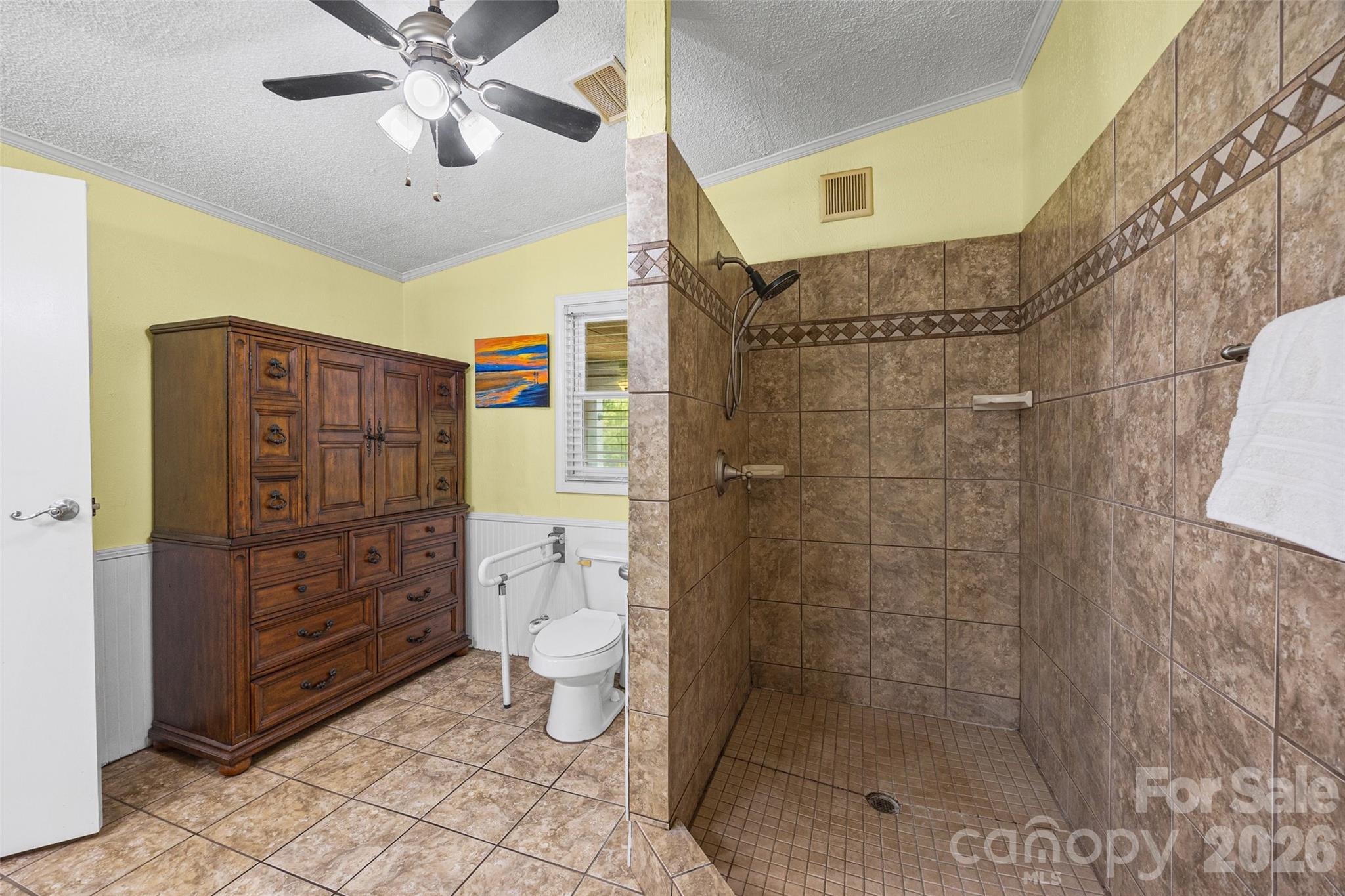 6215 Barclay Lane — Clover