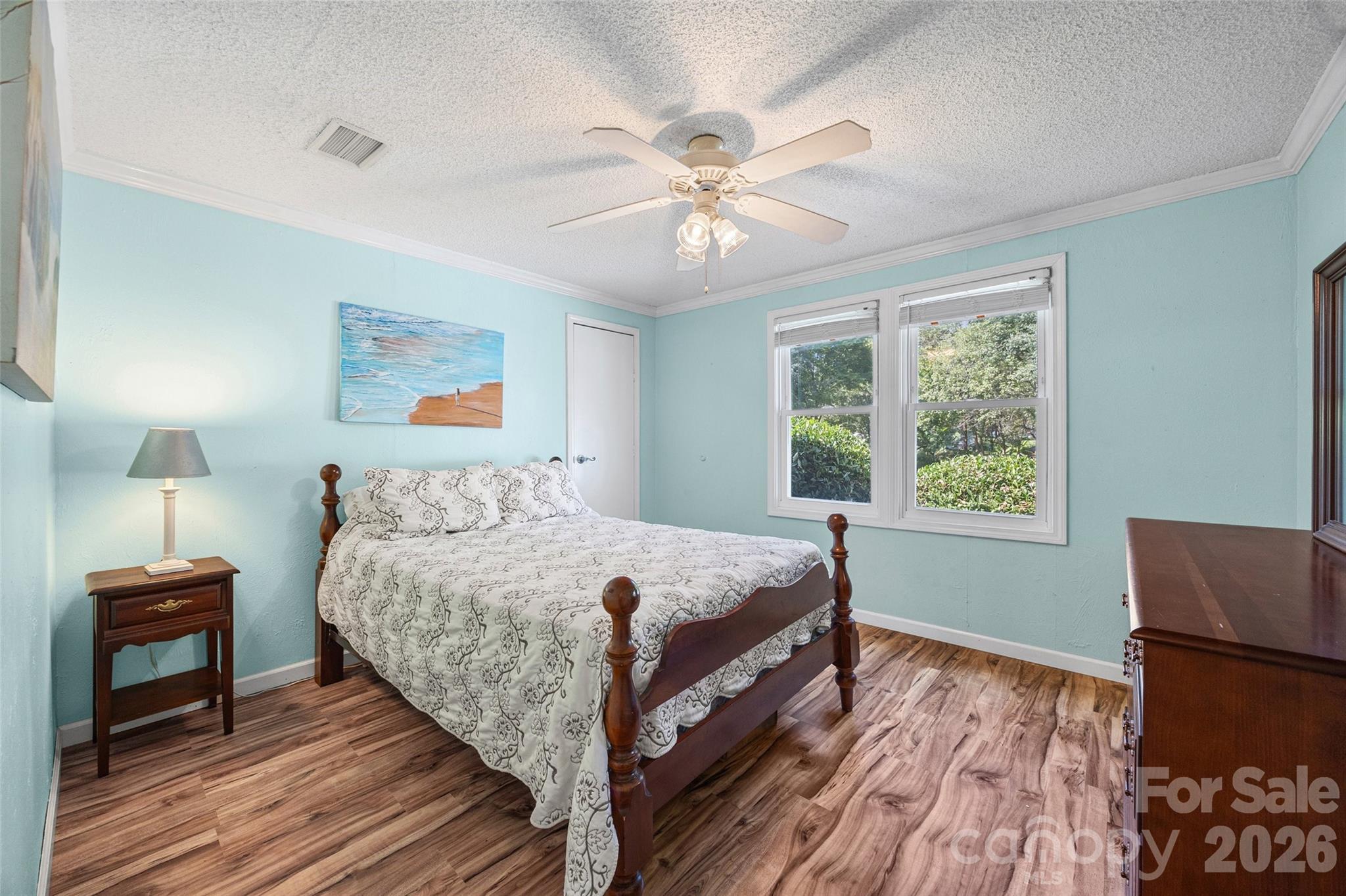 6215 Barclay Lane — Clover