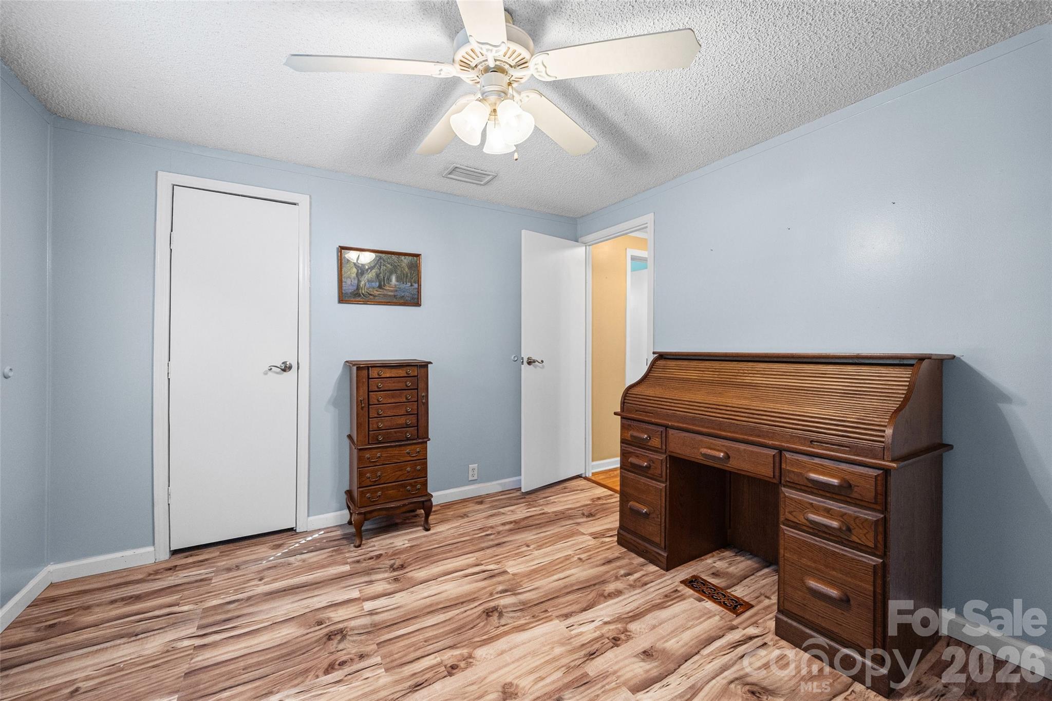6215 Barclay Lane — Clover