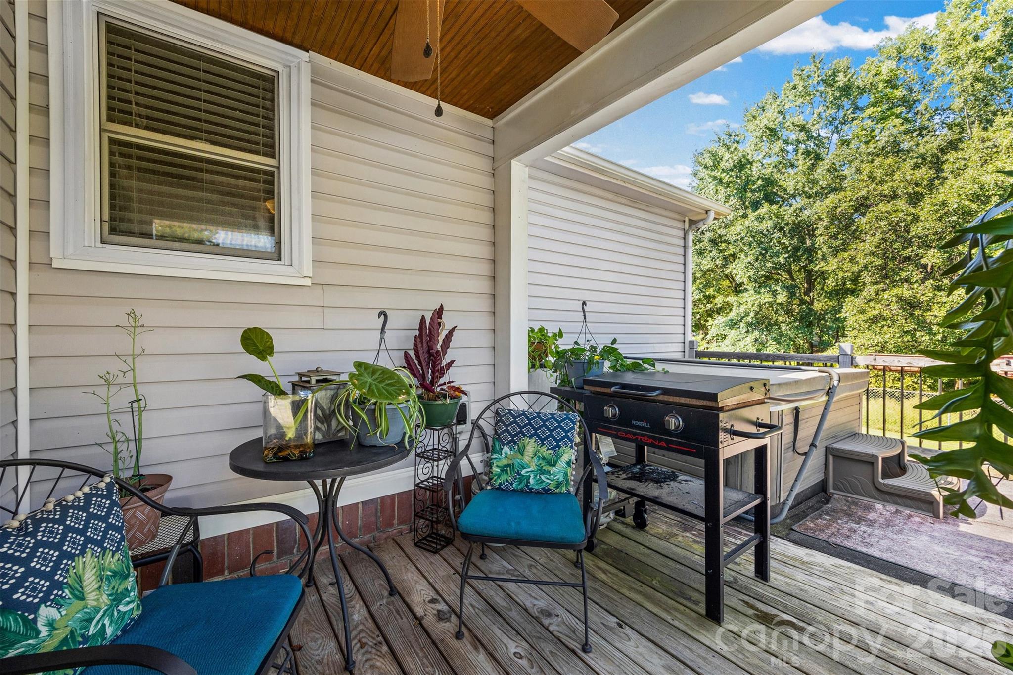6215 Barclay Lane — Clover