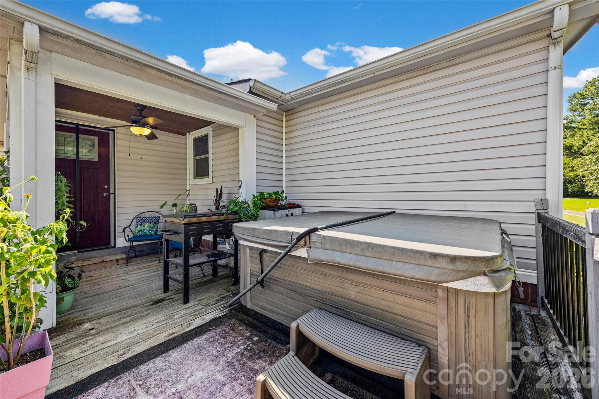 6215 Barclay Lane — Clover