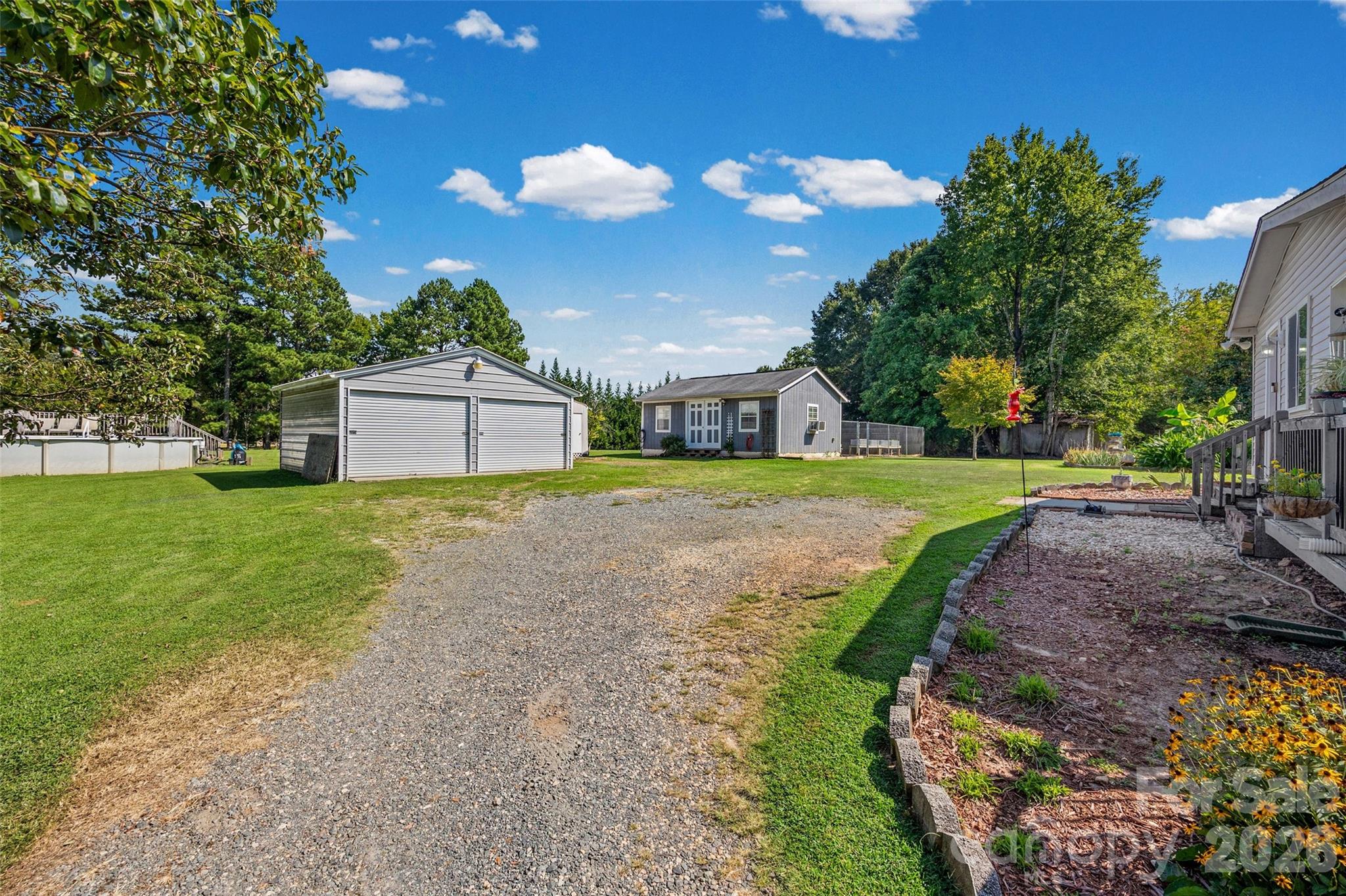 6215 Barclay Lane — Clover