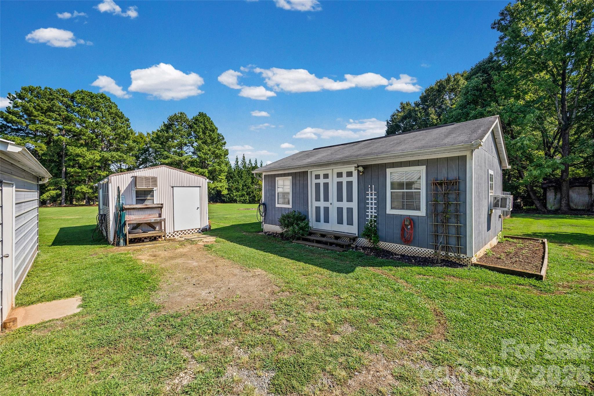 6215 Barclay Lane — Clover