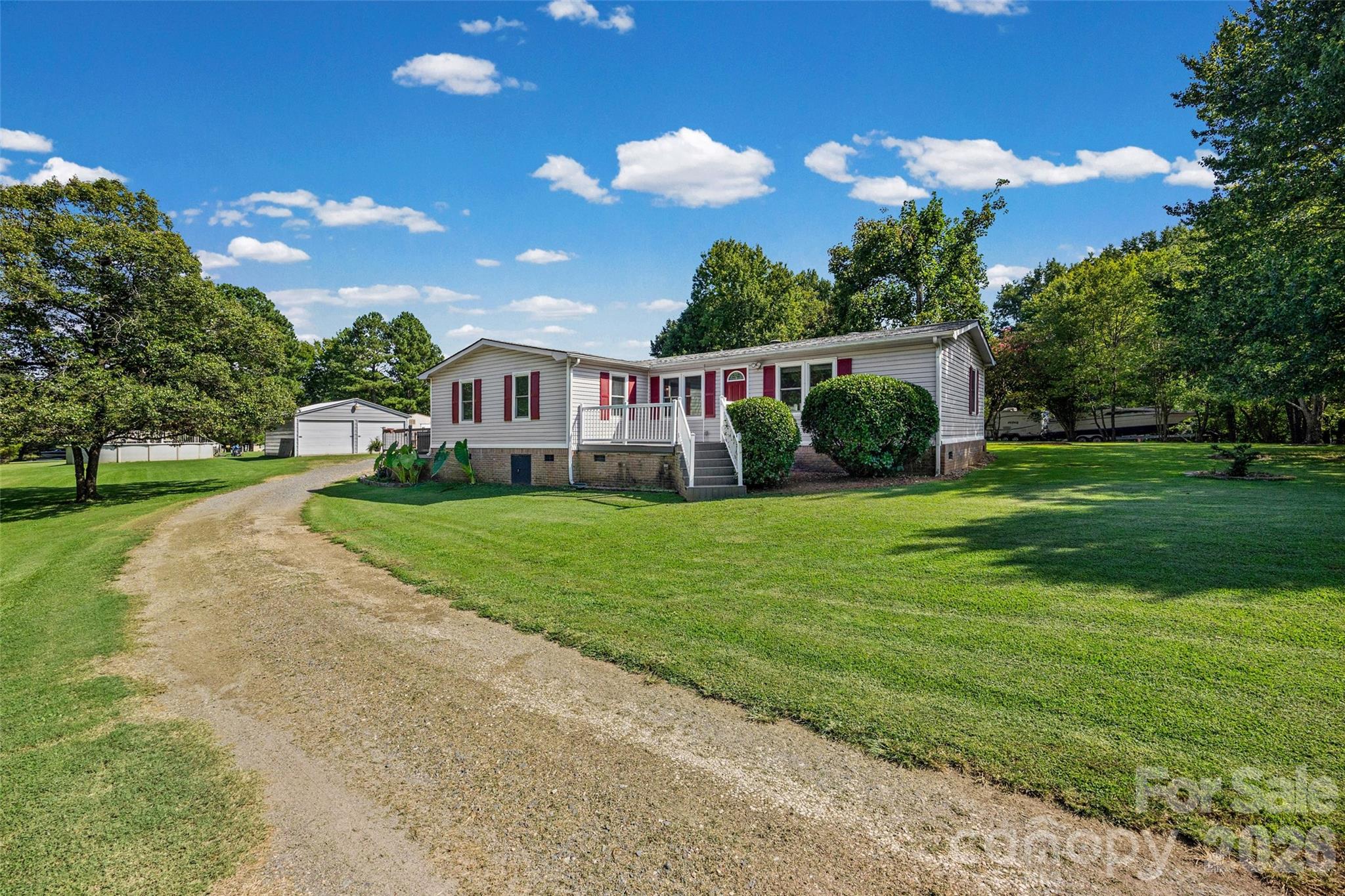 6215 Barclay Lane — Clover