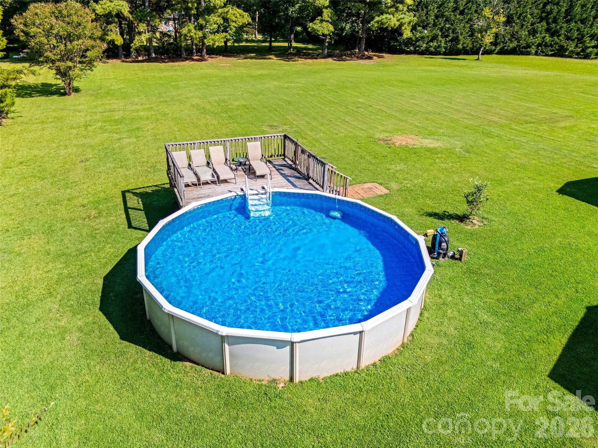 6215 Barclay Lane — Clover