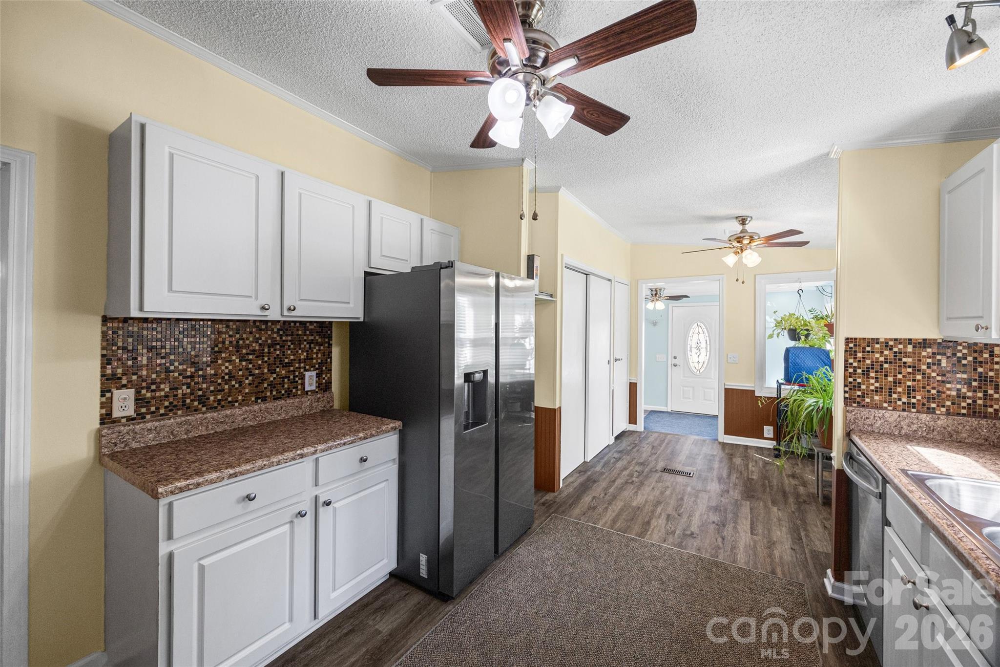 6215 Barclay Lane — Clover