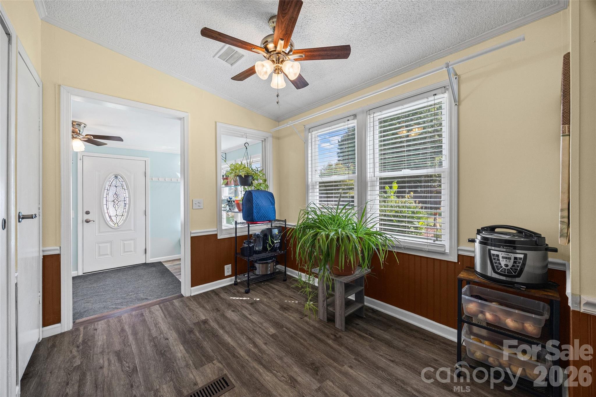 6215 Barclay Lane — Clover