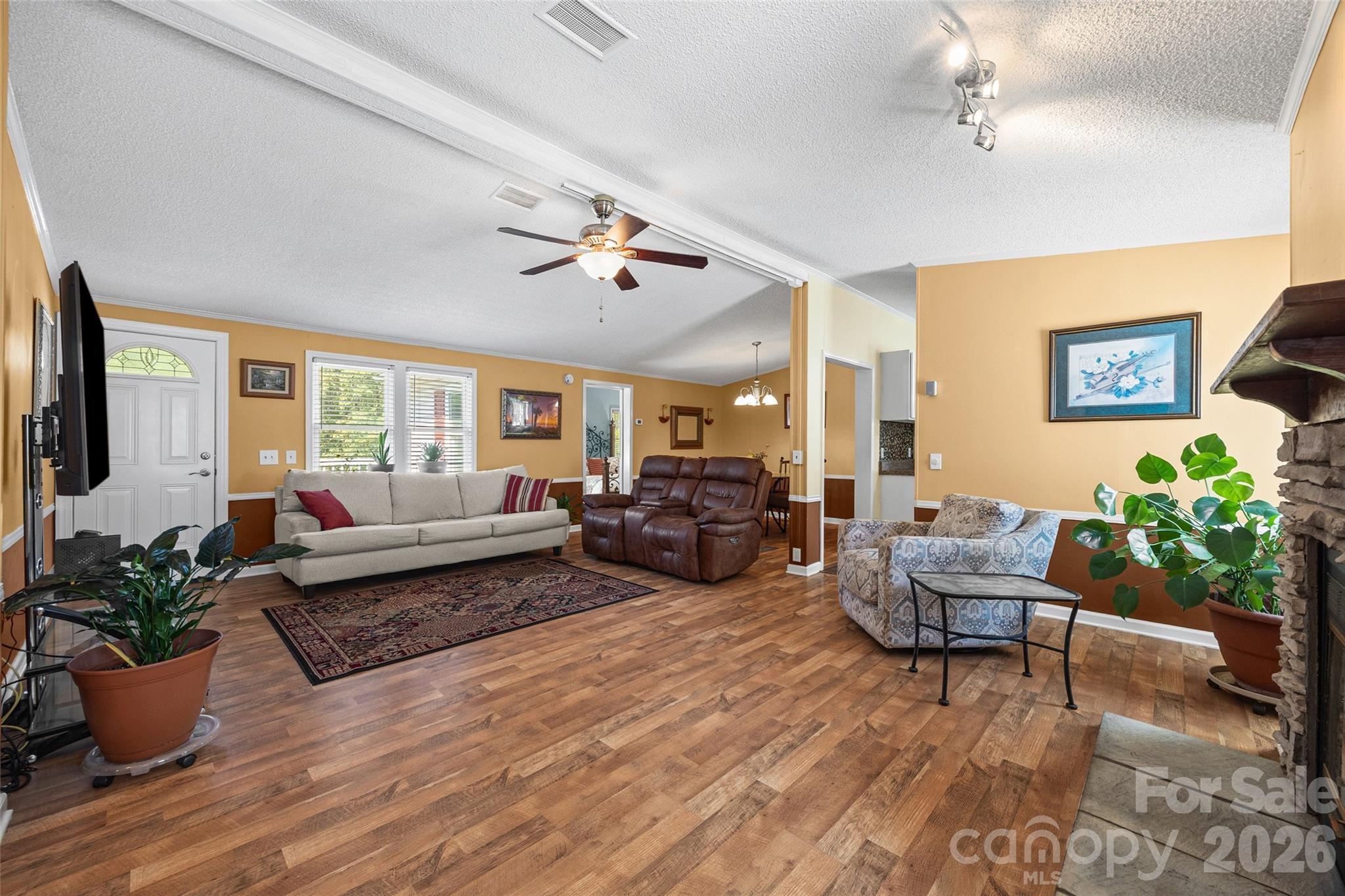 6215 Barclay Lane — Clover
