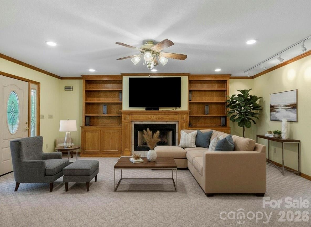 299 Mcdowell Lane — Burnsville