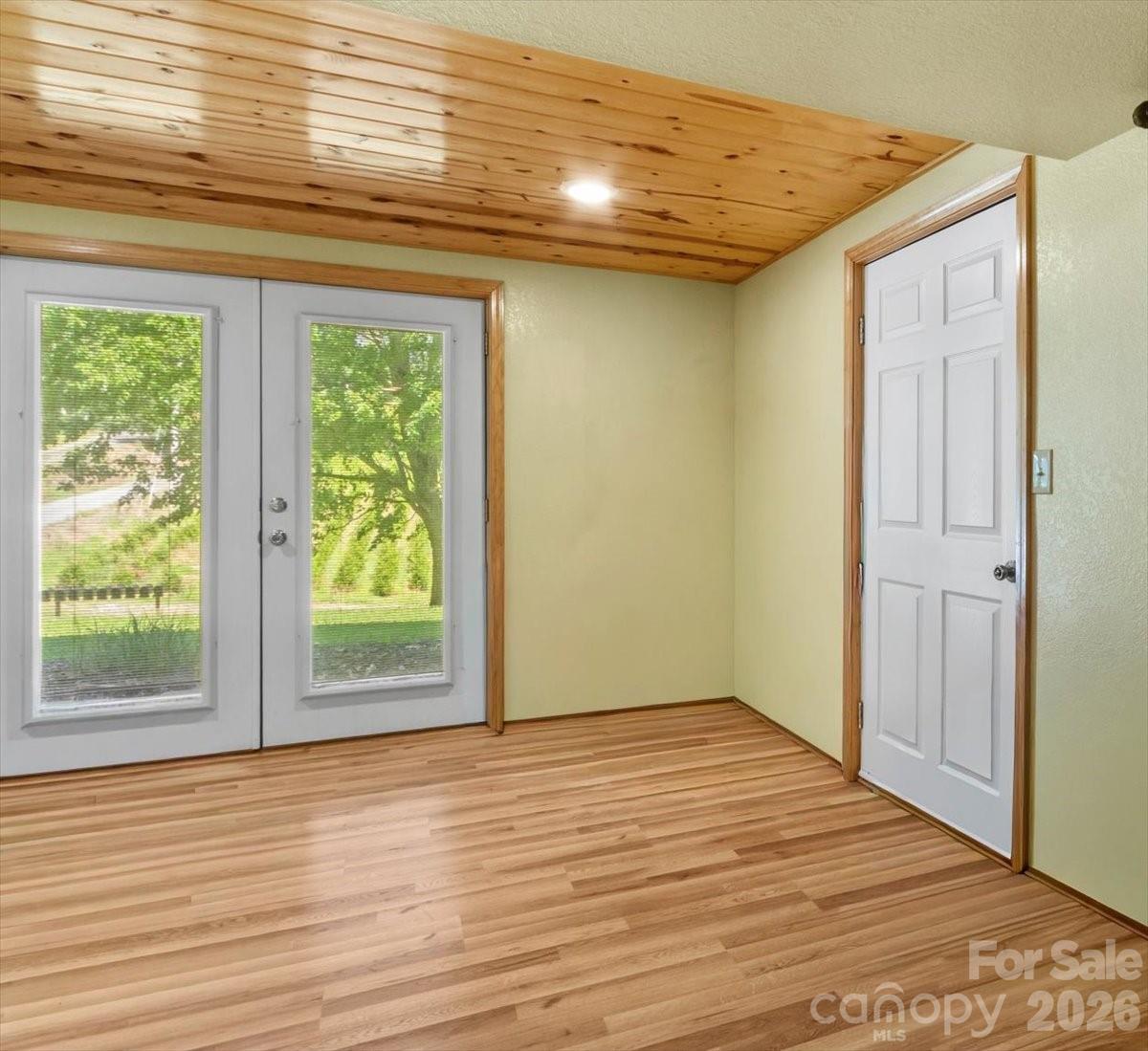 299 Mcdowell Lane — Burnsville