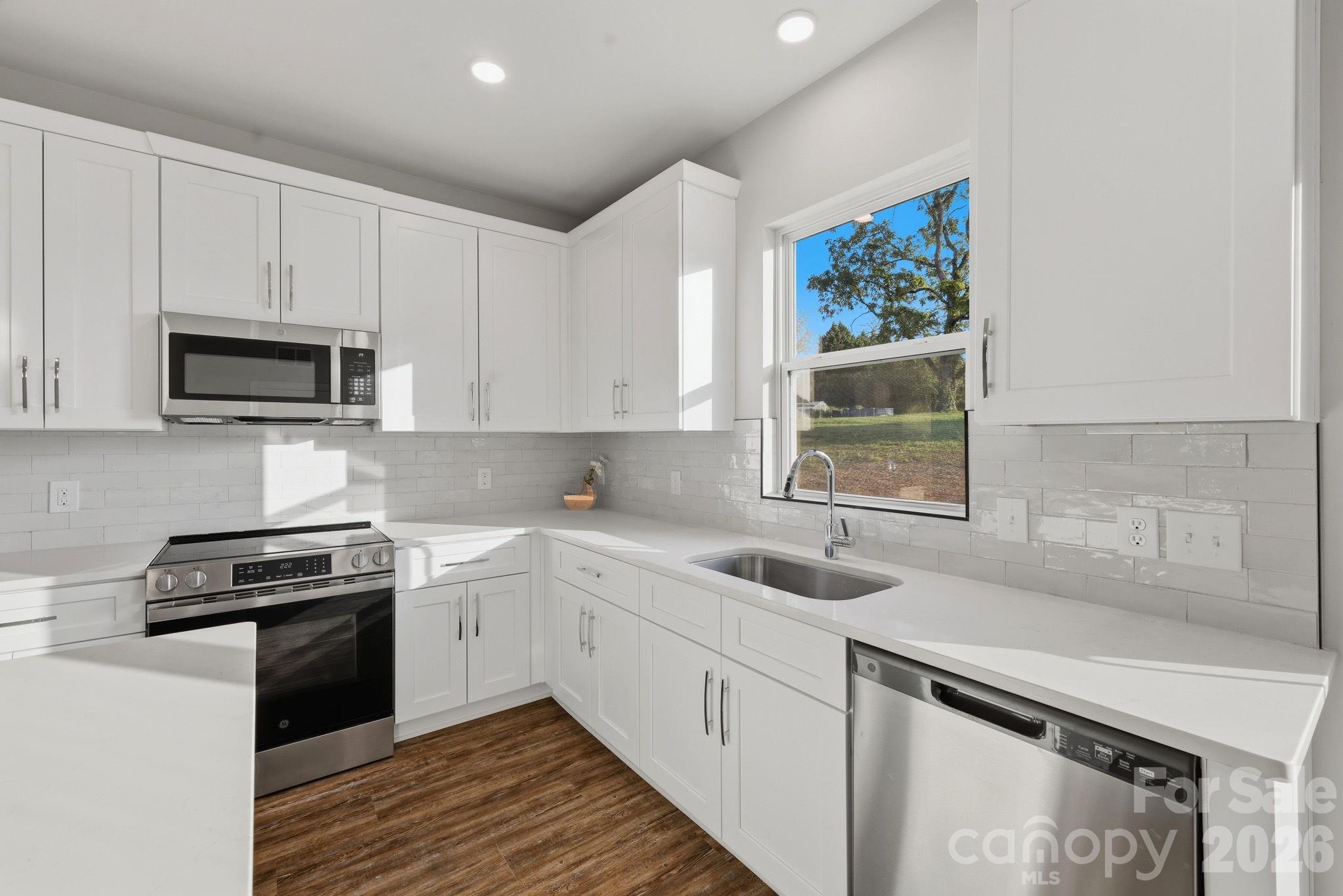 128 N Main Street — Granite Falls