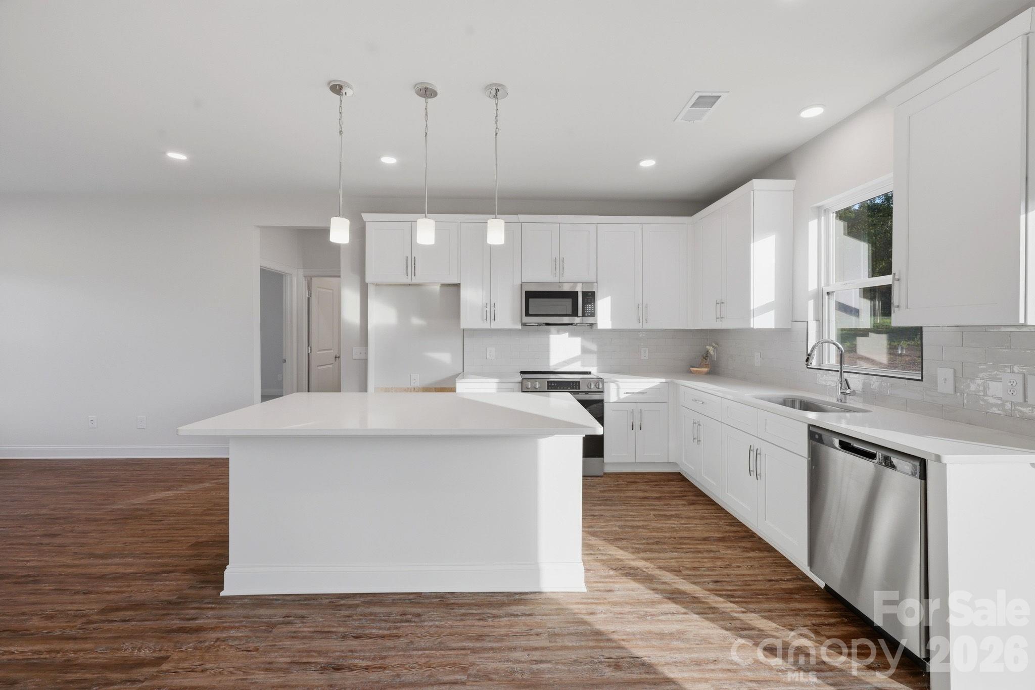 128 N Main Street — Granite Falls