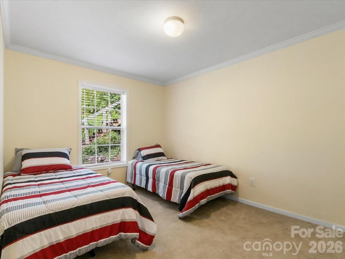 195 Banjo Branch Road — Burnsville