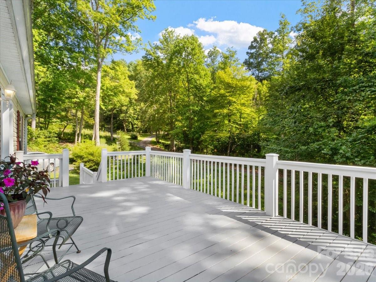 195 Banjo Branch Road — Burnsville